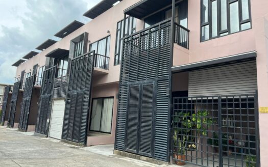 3 Bed Townhouse Replay Bang Rak