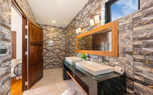 5 Bedroom 6 Bathroom Villa in Lamai