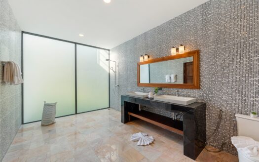 5 Bedroom 6 Bathroom Villa in Lamai