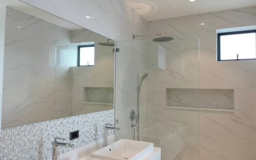 Villa 3 Beds 4 Bath 200 SQM