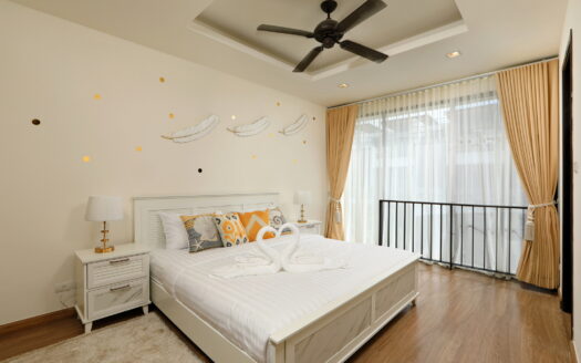 Town House in Laguna 3 BD 3 Bath 178 SQM