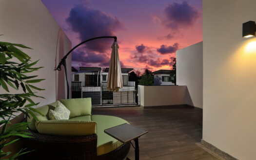 Town House in Laguna 3 BD 3 Bath 178 SQM