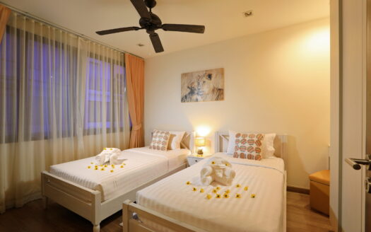 Town House in Laguna 3 BD 3 Bath 178 SQM