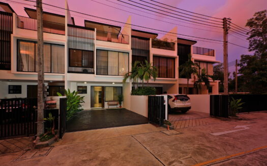 Town House in Laguna 3 BD 3 Bath 178 SQM