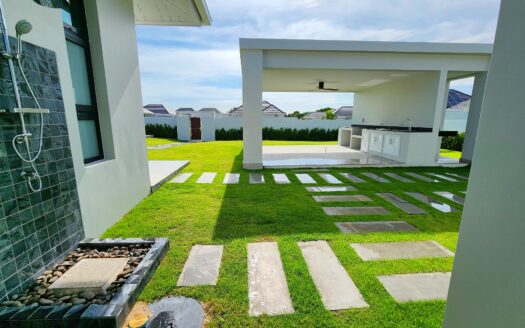 5 BED Villa 281 sqm on 1560 sqm 2 guest houses