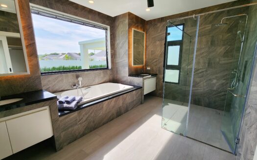 5 BED Villa 281 sqm on 1560 sqm 2 guest houses