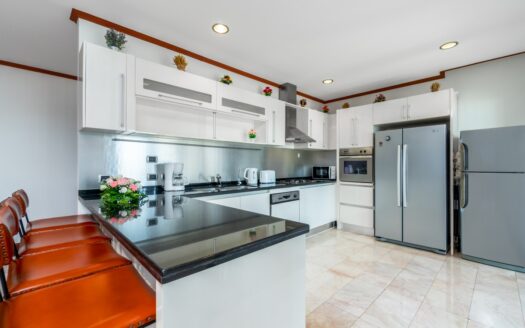 4 Bed 4 Bath Villa 300 sqm By Surin Beach