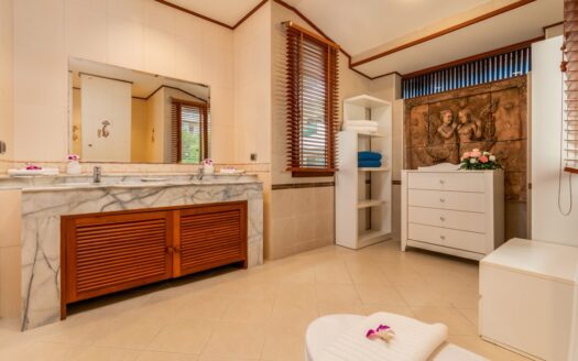 4 Bed 4 Bath Villa 300 sqm By Surin Beach