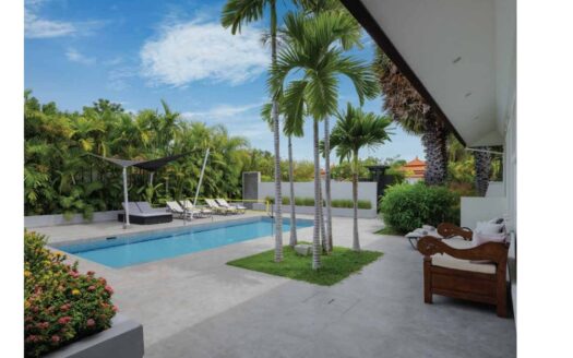 5 Bed 3 Bath  Pool Villa 239 SQM on 1102 SQM Plot in Hua Hin